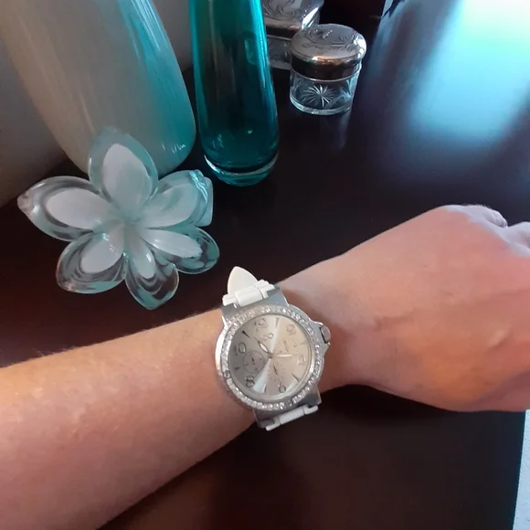 Ladies Watch - Picture 2 of 3